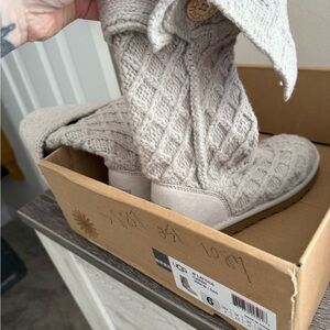 UGG Cable Knit Boots in Light Beige